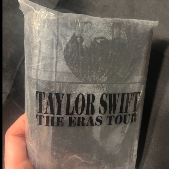 Official Eras Tour Rain Poncho New Taylor Swift - Picture 3 of 4